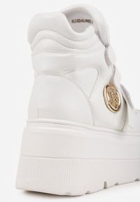 Born2be - Białe Botki Vices w Stylu Sneakersów na Platformie Afirriva. Okazja: na co dzień. Zapięcie: rzepy. Kolor: biały. Materiał: jeans. Wzór: aplikacja. Obcas: na platformie. Wysokość obcasa: średni #9