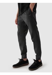 4f - Spodnie casual joggery męskie. Okazja: na co dzień. Kolor: szary. Materiał: bawełna, tkanina, elastan. Styl: casual #2