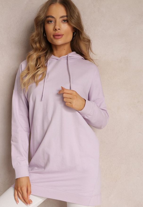 Renee - Fioletowa Bluza z Kapturem o Wydłużonym Fasonie Estera. Typ kołnierza: kaptur. Kolor: fioletowy. Materiał: dzianina. Długość: długie. Sezon: jesień, wiosna