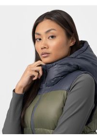 4f - Bezrękawnik puchowy z wypełnieniem syntetycznym damski. Kolor: brązowy, oliwkowy, wielokolorowy. Materiał: syntetyk, puch. Długość rękawa: bez rękawów. Długość: krótkie #2