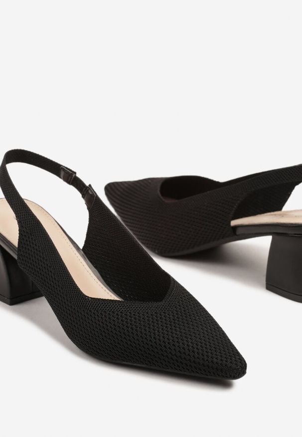 Renee - Czarne Czółenka na Słupku Typu Slingback Fonnaria. Zapięcie: pasek. Kolor: czarny. Wzór: aplikacja. Sezon: lato. Obcas: na słupku. Styl: elegancki, wizytowy, klasyczny. Wysokość obcasa: średni