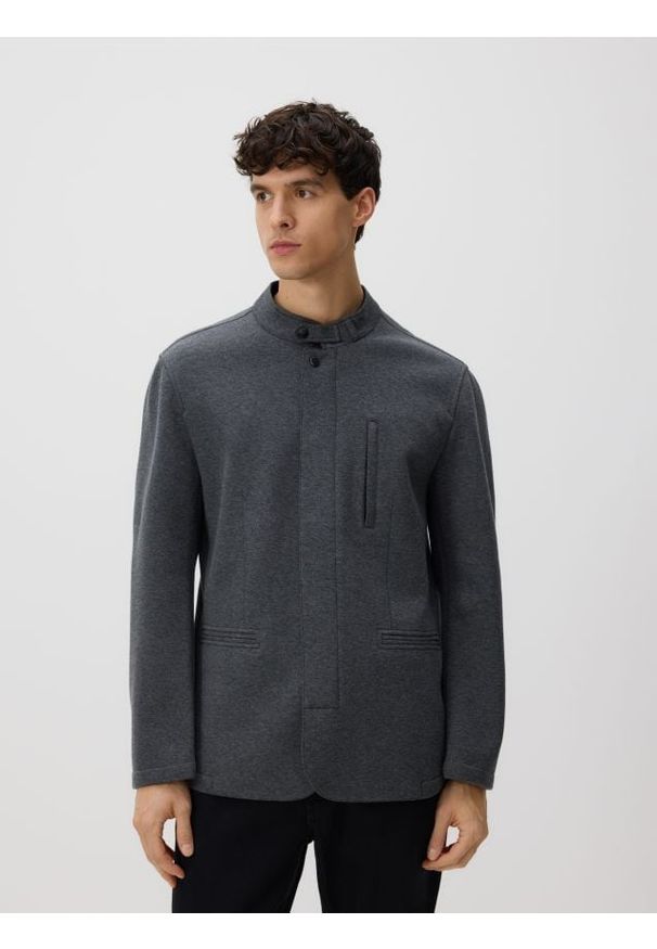 Reserved - Marynarka ze stójką - ciemnoszary. Typ kołnierza: kołnierzyk stójkowy. Kolor: szary. Materiał: dzianina, elastan, bawełna. Styl: sportowy