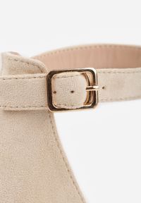 Born2be - Beżowe Czółenka na Obcasie Vices ze Skórzaną Wkładką i Ozdobnym Paskiem Nurisella. Okazja: na co dzień. Zapięcie: pasek. Kolor: beżowy. Materiał: skóra. Obcas: na obcasie. Styl: casual, klasyczny. Wysokość obcasa: średni #6