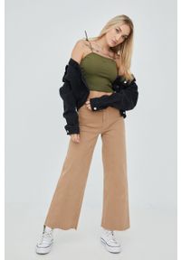 adidas Originals top Trefoil Moments damski kolor zielony. Kolor: zielony. Materiał: materiał, dzianina. Długość rękawa: na ramiączkach. Wzór: gładki #5