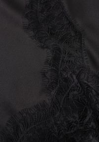 Born2be - Czarna Spódnica z Satyny z Koronką i Rozcięciem na Nogę Doritana. Okazja: na co dzień, na spotkanie biznesowe. Kolor: czarny. Materiał: satyna, koronka. Wzór: koronka. Styl: casual, biznesowy, elegancki #6