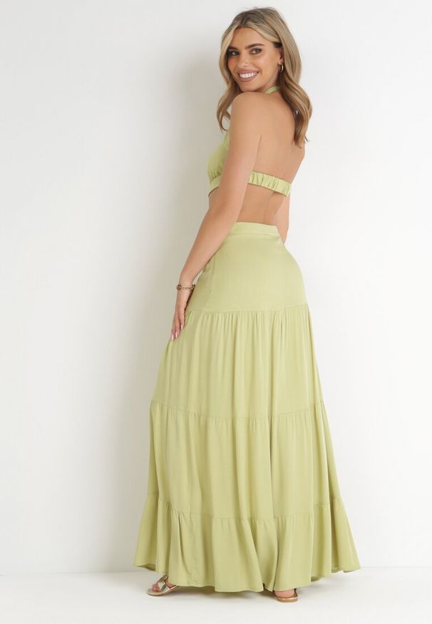 Born2be - Jasnozielona Rozkloszowana Sukienka z Wycięciami i Wiązaniem Abisal. Kolor: zielony