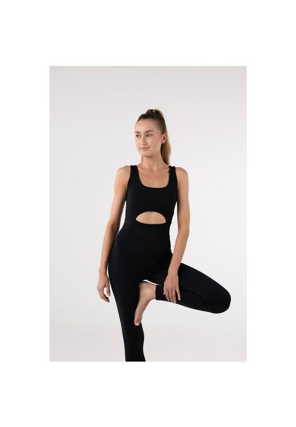MOONHOLI - Kombinezon do jogi Moonholi Flow z otwartymi plecami. Kolor: czarny. Styl: sportowy