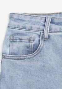 Born2be - Jasnoniebieskie Jeansowe Szorty Casual Bermudy z Wysokim Stanem z Bawełny Metithe. Okazja: na co dzień. Stan: podwyższony. Kolor: niebieski. Materiał: jeans, bawełna. Długość: długie. Sezon: lato. Styl: casual #3