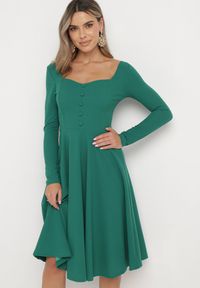 Born2be - Zielona Rozkloszowana Sukienka Midi z Ozdobnymi Guzikami Aramita. Kolor: zielony. Długość rękawa: długi rękaw. Wzór: aplikacja. Długość: midi #3
