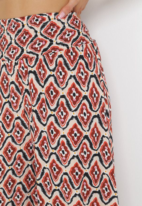 Born2be - Beżowo-Różowe Szerokie Spodnie z Wysokim Stanem o Długości 7/8 Seraphia. Stan: podwyższony. Kolor: beżowy. Materiał: wiskoza, tkanina. Wzór: nadruk