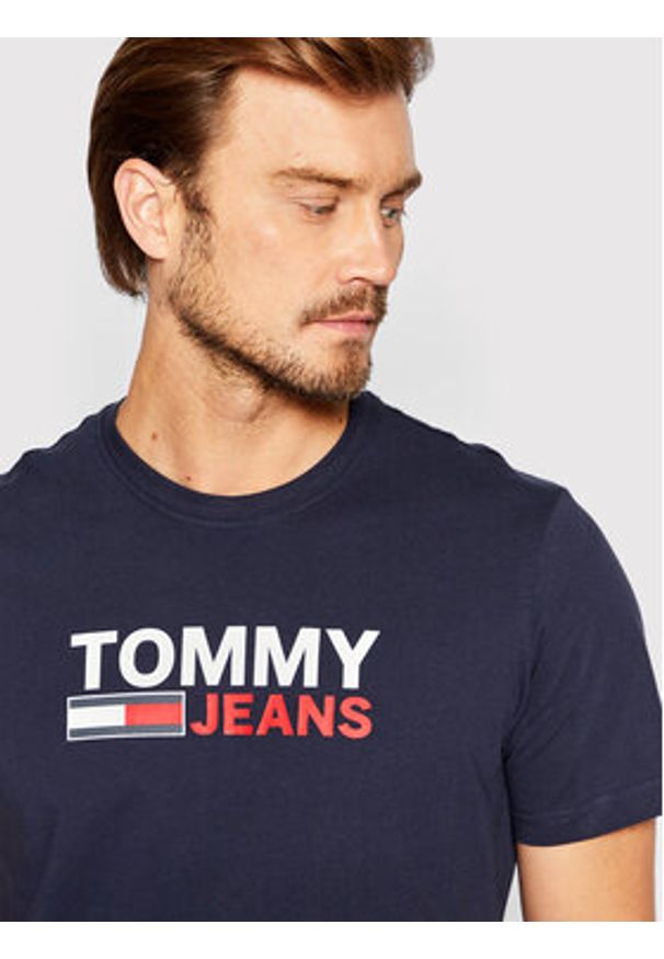 Tommy Jeans T-Shirt Corp Logo DM0DM15379 Granatowy Regular Fit. Kolor: niebieski. Materiał: bawełna