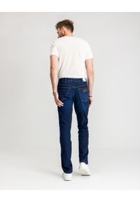 Wrangler - MESKIE SPODNIE WRANGLER TEXAS SLIM NIGHT SHADE 112350865. Sezon: zima, jesień, lato. Styl: elegancki #7
