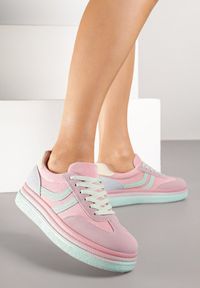 Renee - Różowe Sneakersy Typu Kultowe Tenisówki na Niskiej Platformie Olritia. Nosek buta: okrągły. Zapięcie: sznurówki. Kolor: różowy. Materiał: materiał. Obcas: na platformie. Wysokość obcasa: niski