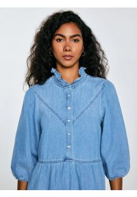 Big-Star - Sukienka damska mini jeansowa niebieska Rosalie 280. Okazja: na co dzień. Typ kołnierza: kołnierzyk stójkowy. Kolor: niebieski. Materiał: jeans. Styl: casual. Długość: mini
