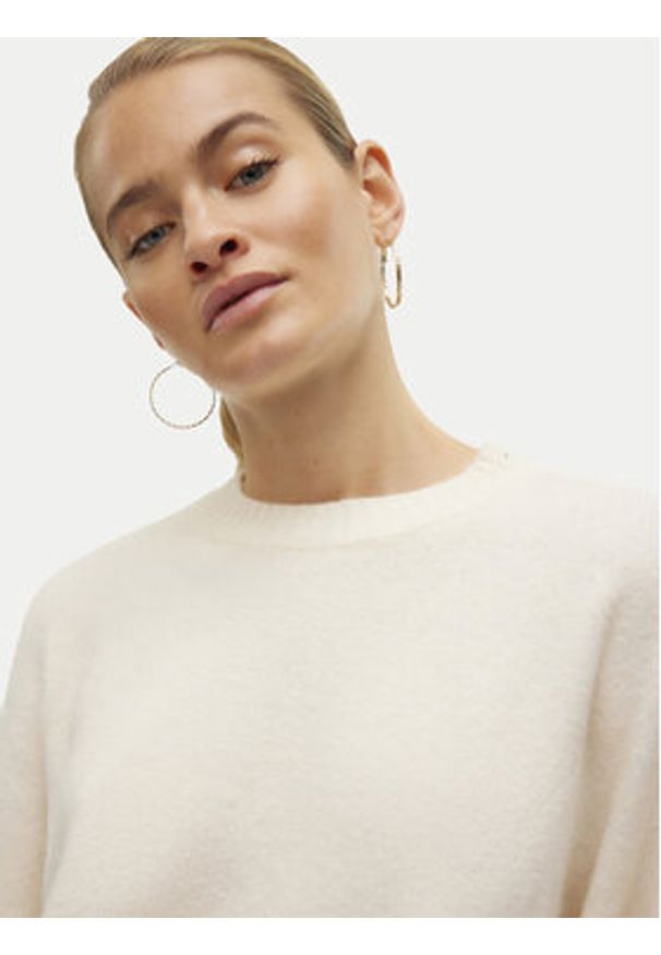 Vero Moda Sweter Boom 10320463 Écru Loose Fit. Kolor: kremowy. Materiał: syntetyk