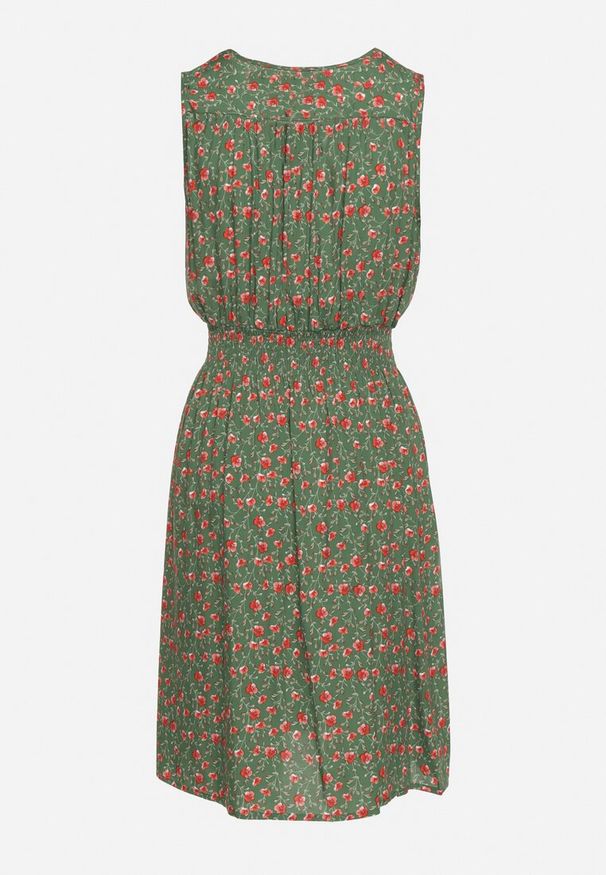 Born2be - Zielona Wiskozowa Sukienka w Kwiaty z Gumką w Talii i Kopertowym Dekoltem Halevia. Okazja: na imprezę. Kolor: zielony. Materiał: wiskoza. Wzór: kwiaty. Sezon: lato. Typ sukienki: kopertowe. Styl: elegancki