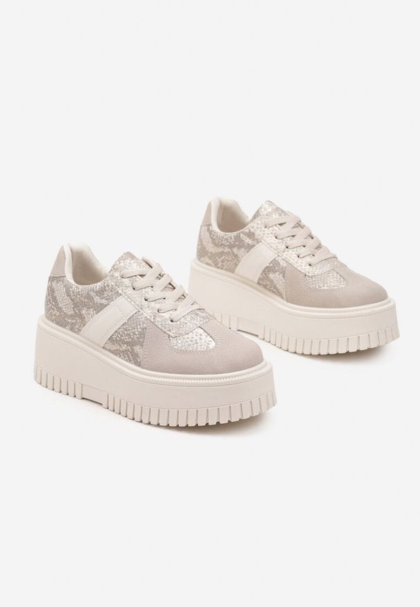 Born2be - Beżowe Sneakersy w Stylu Tenisówek na Platformie z Tłoczeniami Ozdobione Wężowym Printem Firreis. Okazja: na co dzień. Kolor: beżowy. Materiał: jeans. Wzór: nadruk, aplikacja. Obcas: na platformie