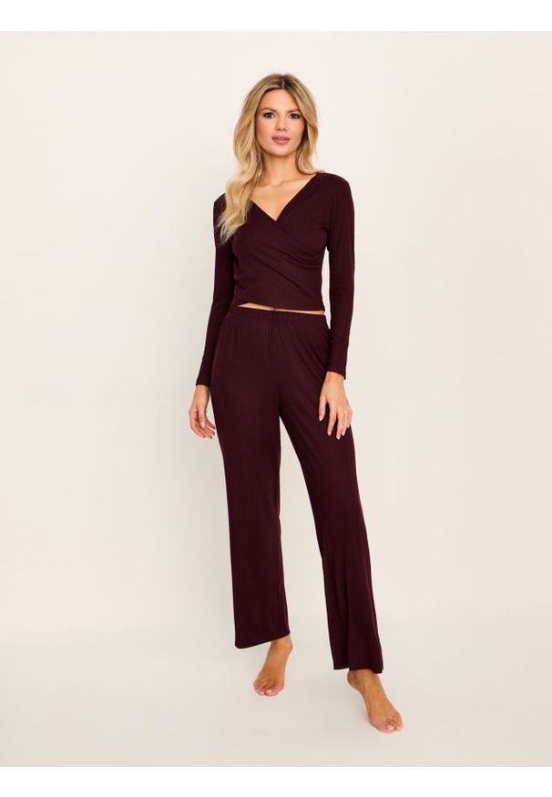 Sinsay - Prążkowana piżama dwuczęściowa - brązowy. Kolor: brązowy. Materiał: prążkowany