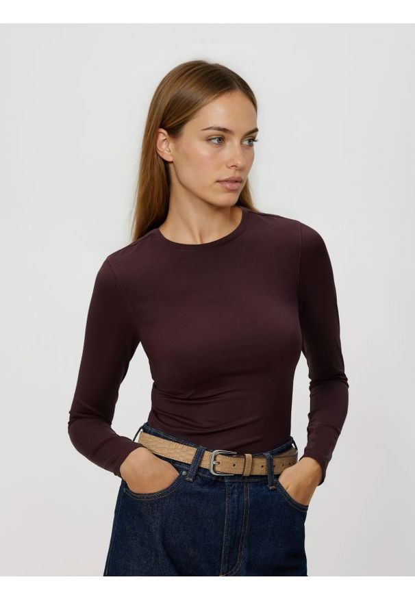 Reserved - Gładki longsleeve - brązowy. Kolor: brązowy. Materiał: dzianina. Długość rękawa: długi rękaw. Wzór: gładki