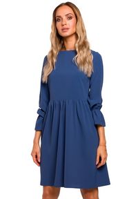 Sukienki.shop - Sukienka oversize elegancka rozkloszowana z falbaną niebieska. Okazja: na co dzień. Kolor: niebieski. Materiał: materiał, tkanina, elastan. Wzór: gładki. Typ sukienki: oversize. Styl: elegancki #1