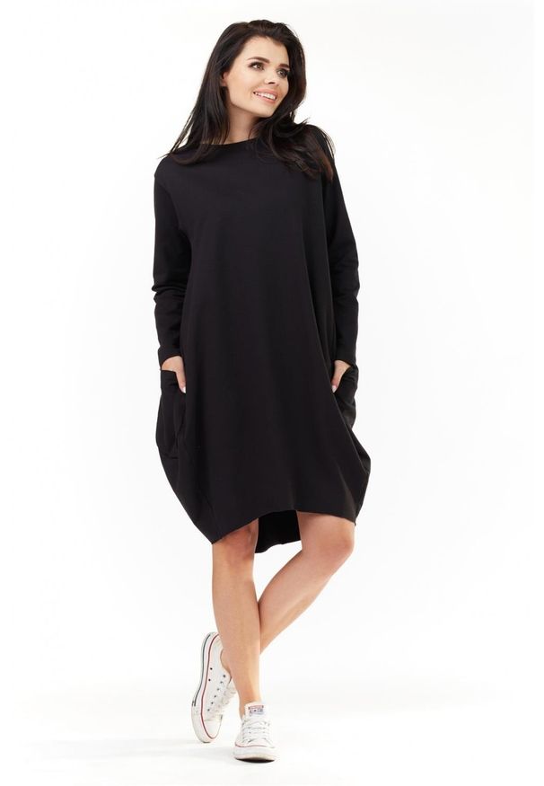 Infinite You - Dresowa sukienka oversize z dużymi naszywanymi kieszeniami. Okazja: na co dzień. Materiał: dresówka. Typ sukienki: oversize. Styl: casual