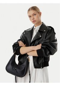 Calvin Klein Torebka Bold Ck Small Crescent LV04F3561G Czarny. Kolor: czarny. Materiał: skórzane #1