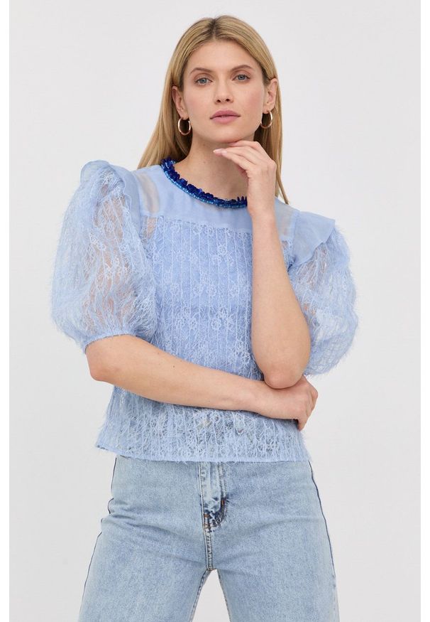 Custommade bluzka damska z aplikacją. Okazja: na co dzień. Kolor: niebieski. Materiał: materiał. Długość: krótkie. Wzór: aplikacja. Styl: casual