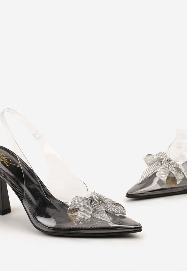 Renee - Czarne Transparentne Sandały na Klepsydrowym Obcasie z Błyszczącą Kokardką Nanilles. Okazja: na co dzień. Kolor: czarny. Materiał: jeans. Wzór: aplikacja. Obcas: na obcasie. Styl: elegancki, casual, wizytowy. Wysokość obcasa: średni