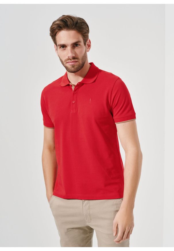 Ochnik - Czerwona koszulka polo męska. Typ kołnierza: polo. Kolor: czerwony. Materiał: bawełna. Długość rękawa: krótki rękaw. Długość: krótkie