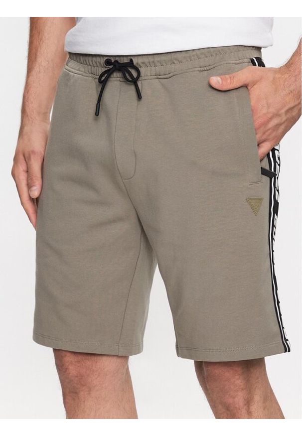 Guess Szorty sportowe Arlo Z2YD02 K6ZS1 Zielony Loose Fit. Kolor: zielony. Materiał: bawełna. Styl: sportowy