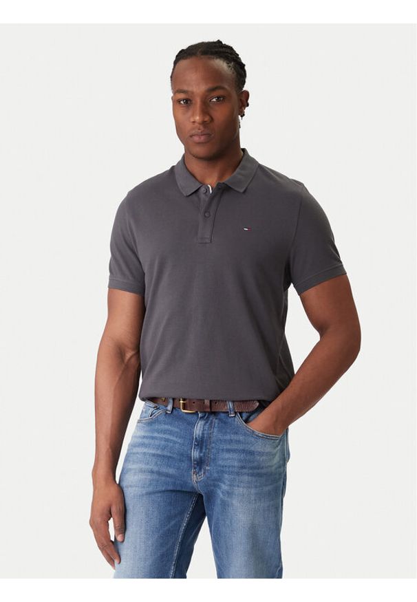 Tommy Jeans Polo DM0DM20676 Szary Slim Fit. Typ kołnierza: polo. Kolor: szary. Materiał: bawełna