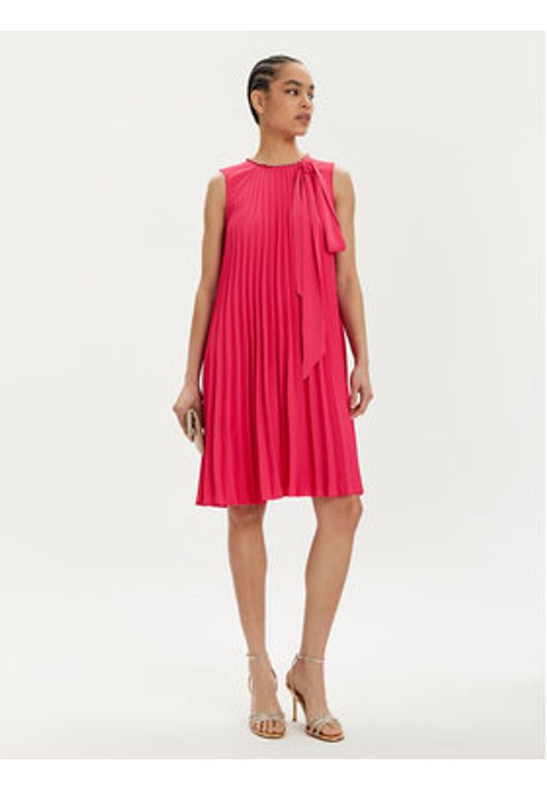 Nissa Sukienka koktajlowa RC14842 Różowy Regular Fit. Kolor: różowy. Materiał: syntetyk. Styl: wizytowy
