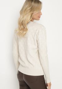 Born2be - Jasnobeżowy Sweter z Wiskozą Modalem i Ozdobnym Splotem Jaliti. Okazja: na co dzień. Kolor: beżowy. Materiał: wiskoza. Długość rękawa: długi rękaw. Długość: długie. Wzór: ze splotem. Styl: casual, wizytowy #6