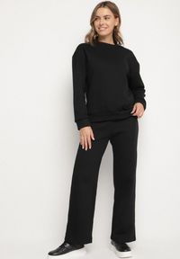 Born2be - Czarny Bawełniany Komplet Dresowy Oversize z Ociepleniem Bluza i Spodnie Cantila. Kolor: czarny. Materiał: dresówka, bawełna. Sport: turystyka piesza