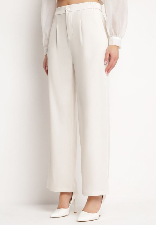 Born2be - Jasnobeżowe Eleganckie Szerokie Spodnie z Gumką w Pasie Zapinane na Suwak Barcarola. Okazja: na co dzień. Kolor: beżowy. Materiał: jedwab. Styl: elegancki