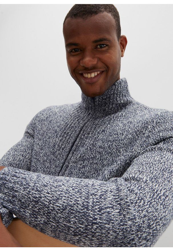 bonprix - Sweter rozpinany ze stójką. Typ kołnierza: kołnierzyk stójkowy. Kolor: niebieski