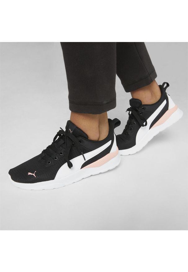 Buty damskie Puma Anzarun Lite. Kolor: biały, czarny, różowy, wielokolorowy. Materiał: syntetyk, materiał. Szerokość cholewki: normalna. Sport: turystyka piesza