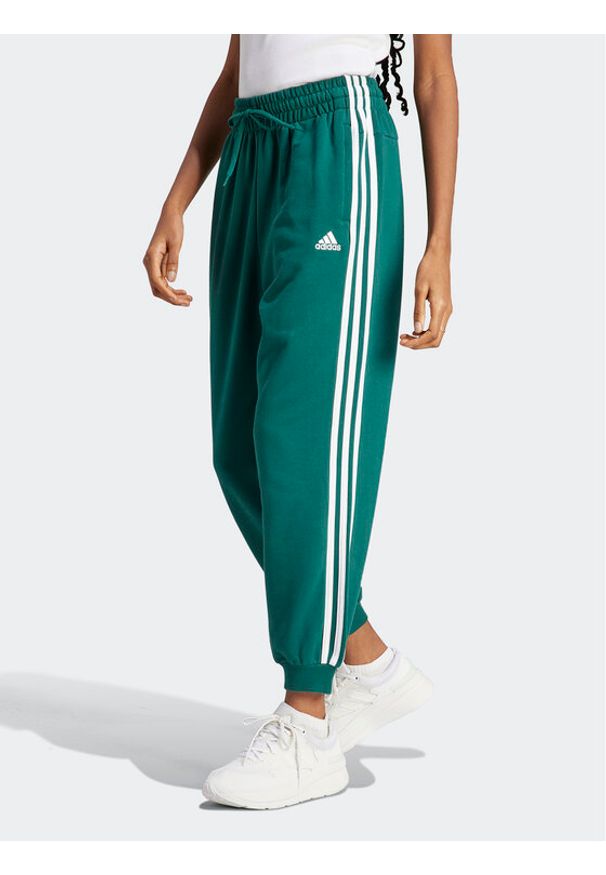 Adidas - adidas Spodnie dresowe Essentials 3-Stripes French Terry Loose-Fit Joggers IL3448 Zielony Loose Fit. Kolor: zielony. Materiał: bawełna