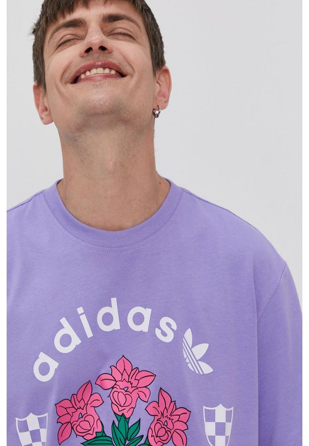 adidas Originals - T-shirt. Kolor: fioletowy. Materiał: dzianina. Wzór: nadruk