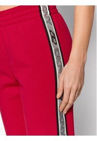 DKNY Sport Spodnie dresowe DP1P2802 Czerwony Regular Fit. Kolor: czerwony. Materiał: dresówka, syntetyk #3