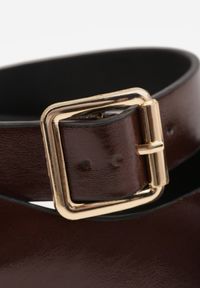 Born2be - Ciemnobrązowe Sandały Typu Japonki z Metaliczną Ozdobą Meledra. Okazja: na co dzień. Zapięcie: pasek. Kolor: brązowy. Materiał: jeans. Wzór: aplikacja. Sezon: lato. Styl: casual, klasyczny, elegancki #4