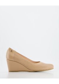 Venezia - CZÓŁENKA NA KOTURNIE 6225 BEIGE. Materiał: skóra, syntetyk. Obcas: na koturnie #1