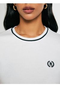 Big-Star - Koszulka damska z kontrastowym wykoŅczeniem biała Lemoure 102. Kolor: kremowy. Materiał: dzianina. Wzór: haft #2