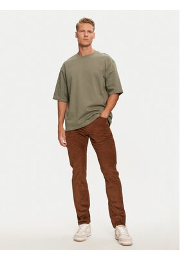 Levi's® Spodnie materiałowe 511™ 04511-6003 Brązowy Slim Fit. Kolor: brązowy. Materiał: sztruks