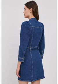 Pepe Jeans Sukienka jeansowa mini prosta. Kolor: niebieski. Materiał: tkanina. Długość rękawa: długi rękaw. Wzór: gładki. Typ sukienki: proste. Długość: mini #2