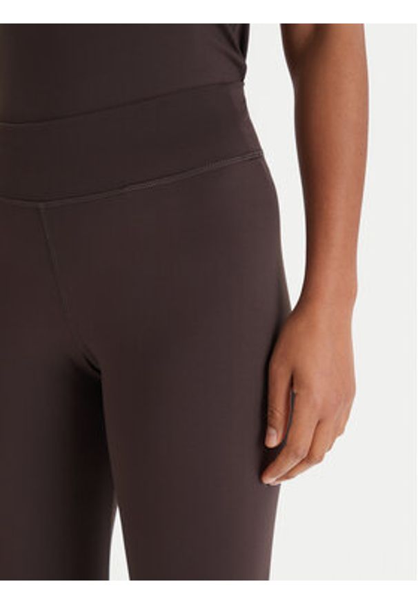 Guess Legginsy V6RB11 KD952 Brązowy Slim Fit. Kolor: brązowy. Materiał: syntetyk