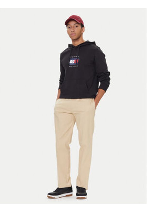 TOMMY HILFIGER - Tommy Hilfiger Bluza Linear Flag MW0MW41332 Czarny Regular Fit. Kolor: czarny. Materiał: bawełna