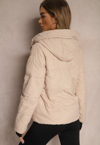 Renee - Jasnobeżowa Pikowana Kurtka Dwustronna Wykończona Sznurkami Atitoria. Okazja: na co dzień. Kolor: beżowy. Materiał: jeans. Styl: elegancki, casual, klasyczny #4