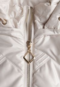 Born2be - Jasnoszara Pikowana Kurtka Przejściowa o Prostym Kroju z Kapturem Vimoris. Okazja: na spacer, na co dzień. Typ kołnierza: kaptur. Kolekcja: plus size. Kolor: szary. Materiał: poliester, jeans. Styl: casual, elegancki #3