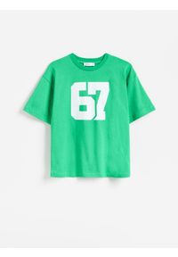 Reserved - T-shirt z nadrukiem 67 - zielony. Kolor: zielony. Materiał: bawełna, dzianina. Wzór: nadruk